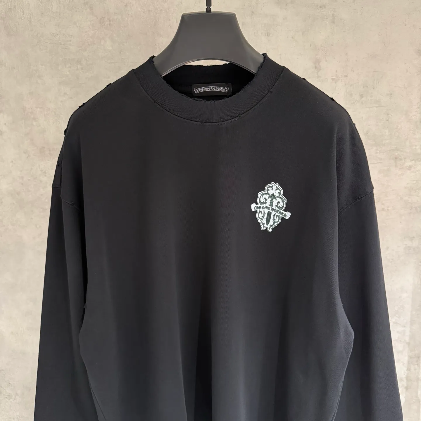 🅿️330 [Strict quality control] CH Crow's popular heavyweight long-sleeved sweatshirt T-shirt. Heavy 340g double yarn fabric. Digital direct printing on the front and back. Wash the whole garment twice. Frayed and torn on all four sides. Heavy fabric. The neckline is made of icy Salona. Loose fit. Deep, wide and stylish. No deformation or shrinkage. 2 colors: black and white. Size: M-2xl